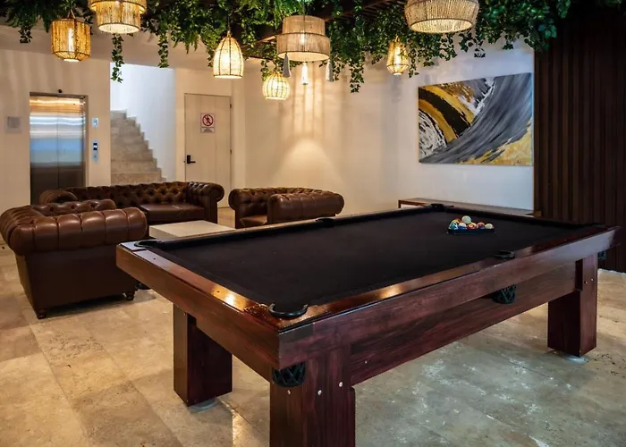 2br Retreat Rooftop Pool Gym Movie Theatre