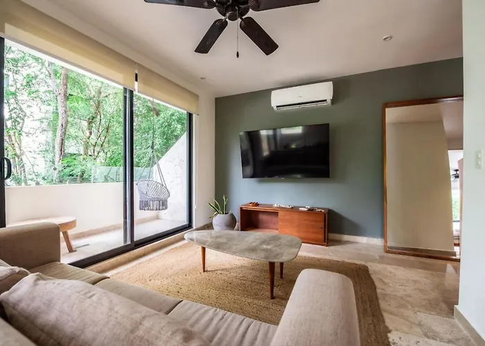 Apartment 2br Retreat Rooftop Pool Gym Movie Theatre *
