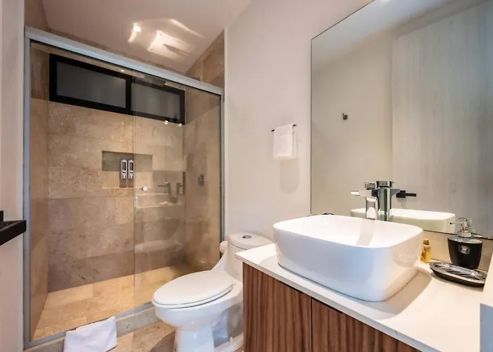 2br Retreat Rooftop Pool Gym Movie Theatre Apartment