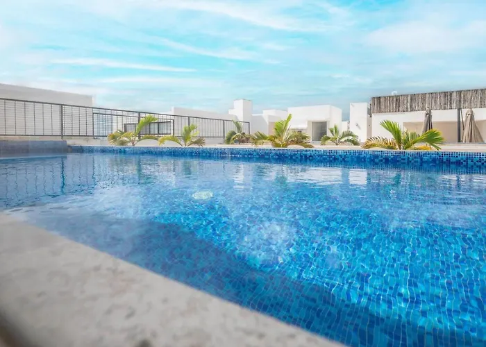 2br Retreat Rooftop Pool Gym Movie Theatre Apartment *