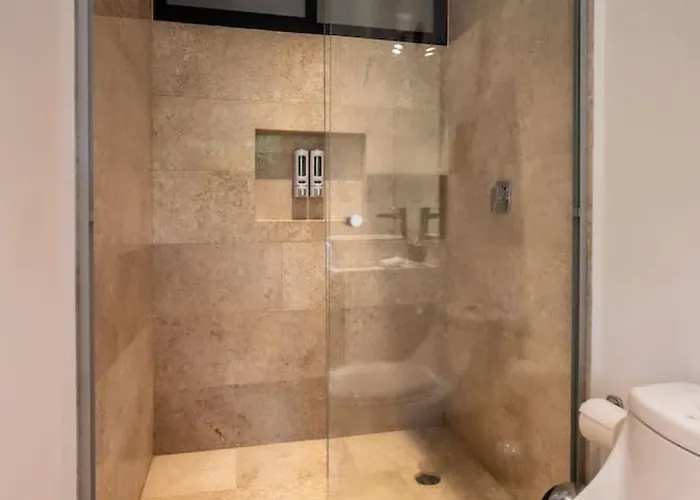 Apartment 2br Retreat Rooftop Pool Gym Movie Theatre *